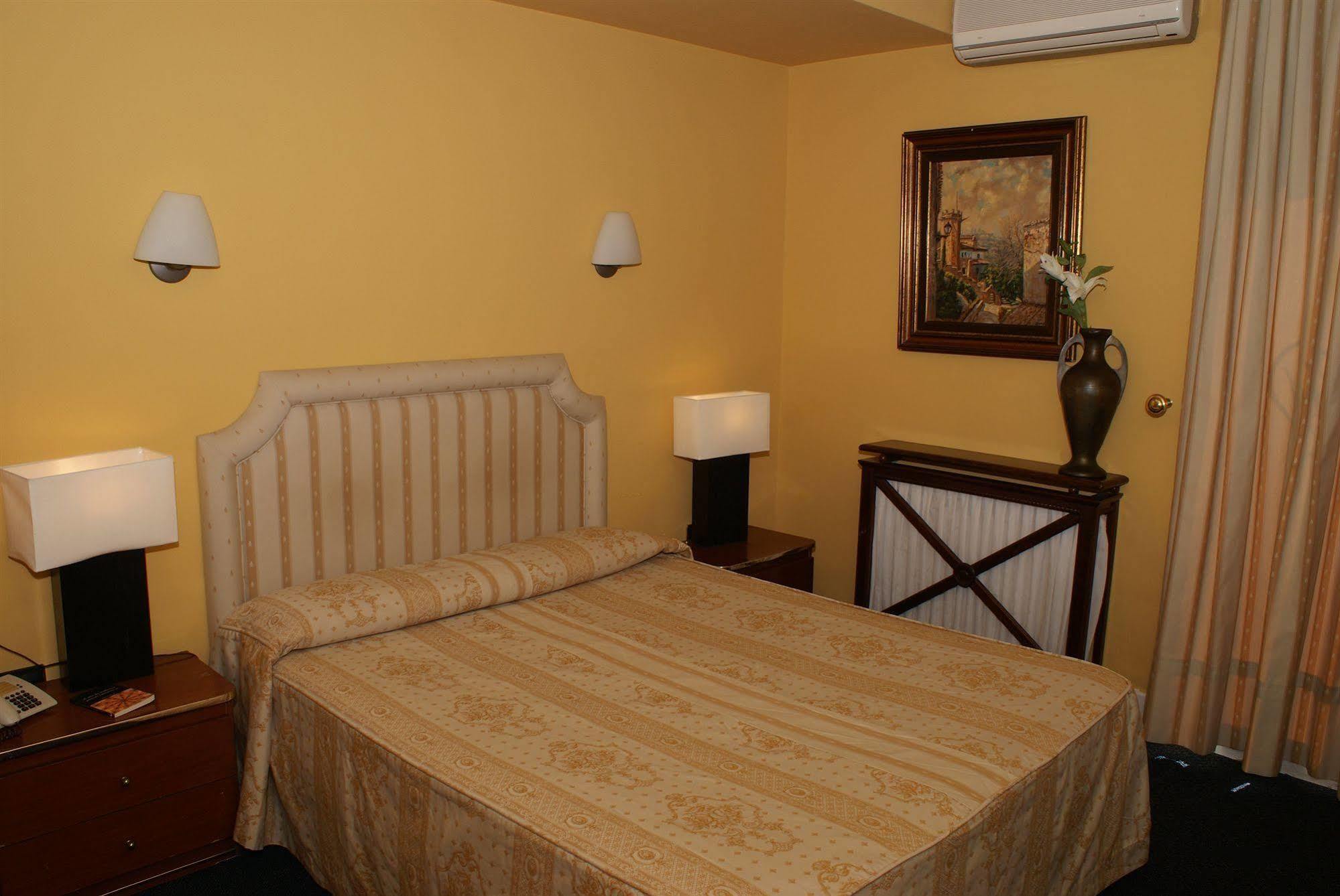 Hotel Marixa La Guardia Esterno foto